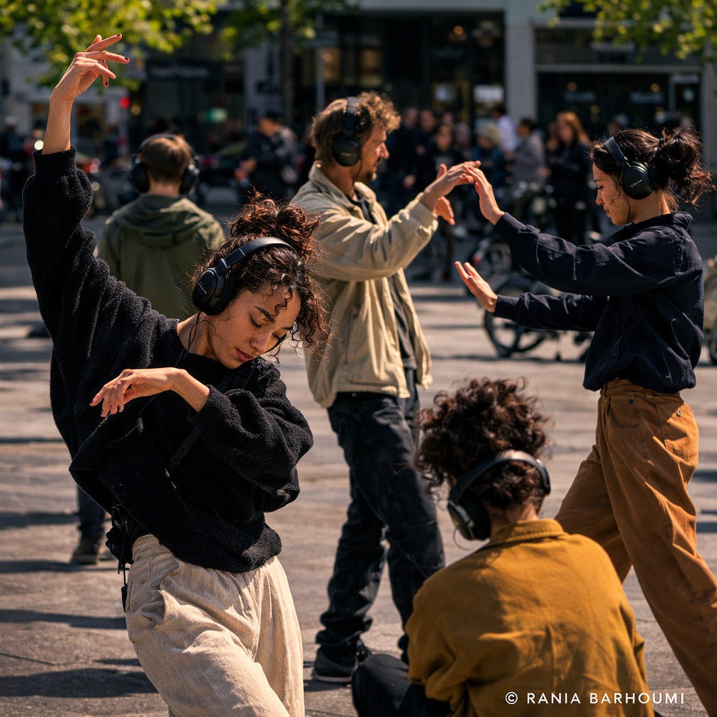 Robots Practicing Dialogue — © Rania Barhoumi
